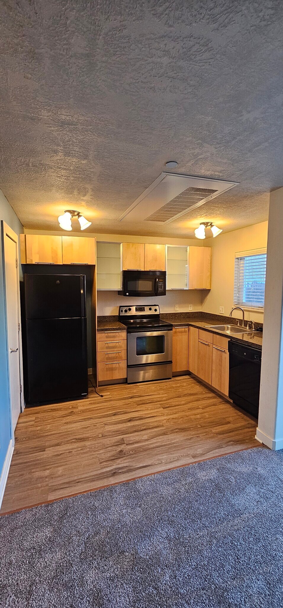 Building Photo - 725 S 200 W