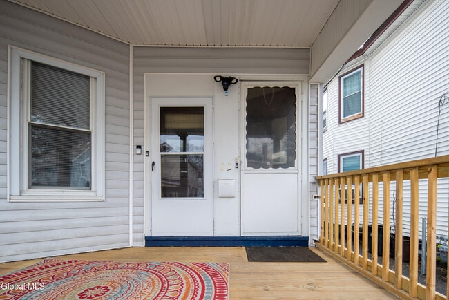 Building Photo - 22 Swan St