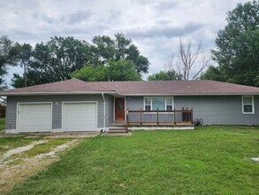 Building Photo - Very Nice 3 Bedroom home in great location!