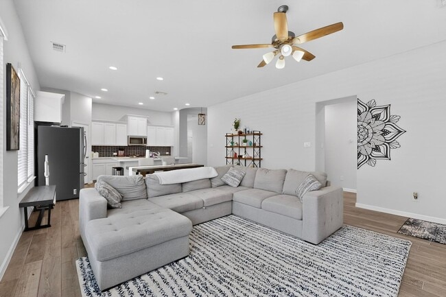 Building Photo - 2319 Kirkstall Wy