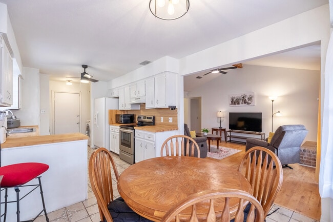 Building Photo - 5725 Quail Run St