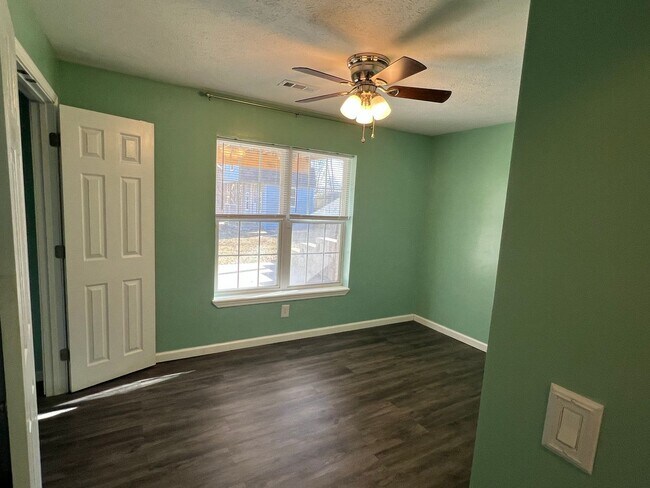 Building Photo - Now Available! Gorgeous Walkout Basement Home with a Pool, Ozark