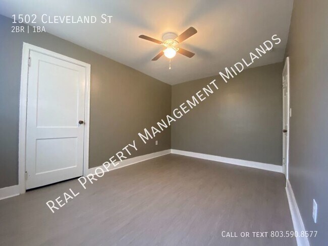 Building Photo - Duplex near Columbia College! Apply Now!