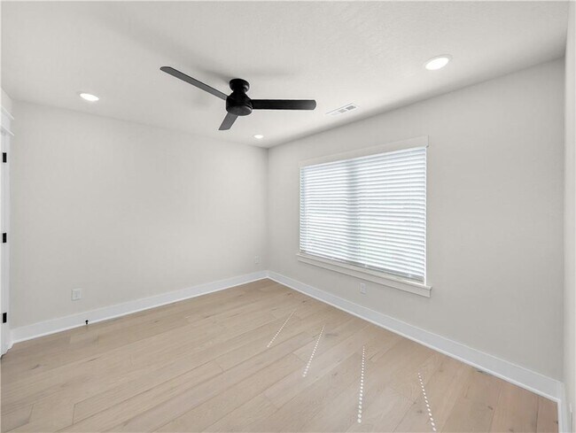 Building Photo - 30 Benwick Ln