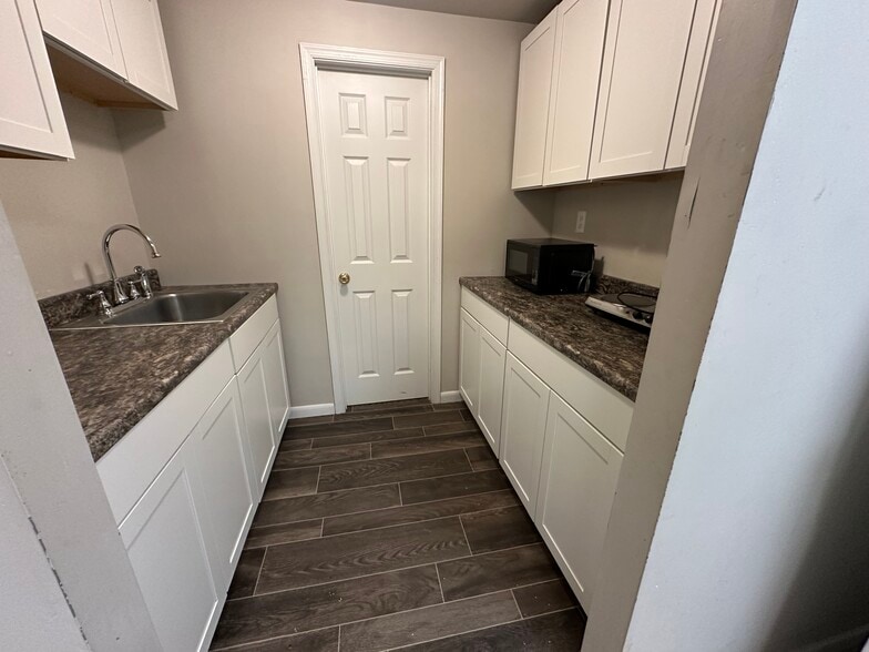 Building Photo - 1208 Hull St