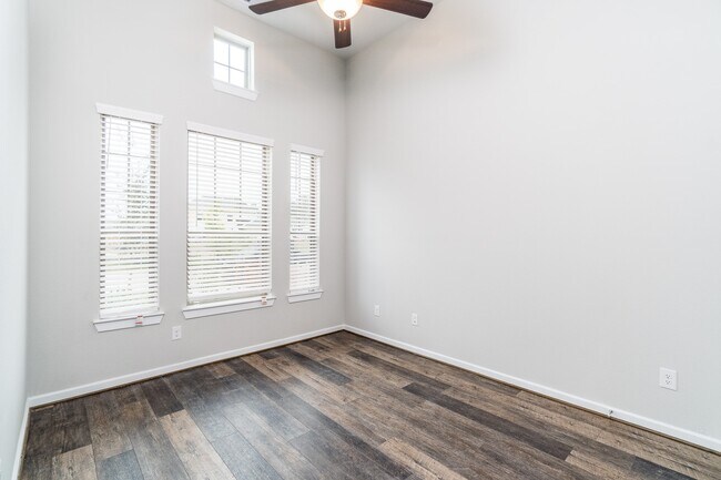 Building Photo - 27054 Golden Knoll Dr