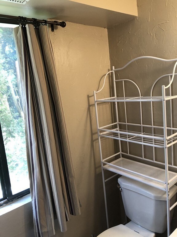 Building Photo - 685 Oak St