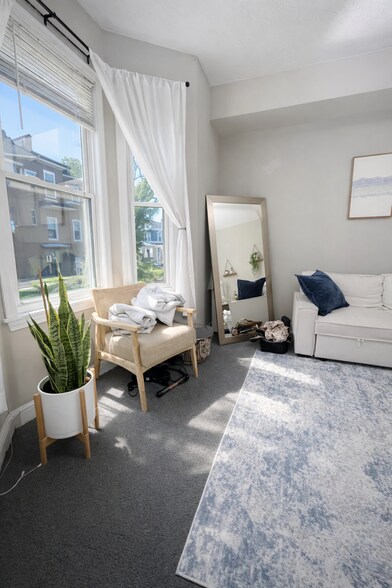 Building Photo - 158 I St