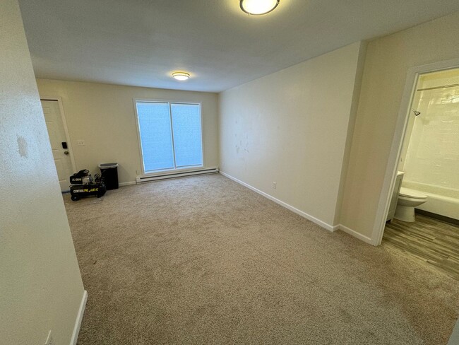 Building Photo - 826 3rd Ave S