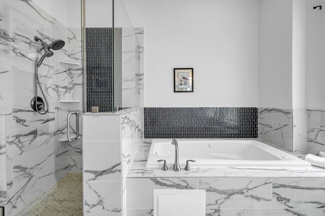 Building Photo - 2116 Oatfield Dr