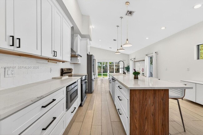 Building Photo - 1126 NE 16th Ct