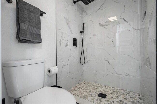 Building Photo - 6413 Chimney Creek Cir