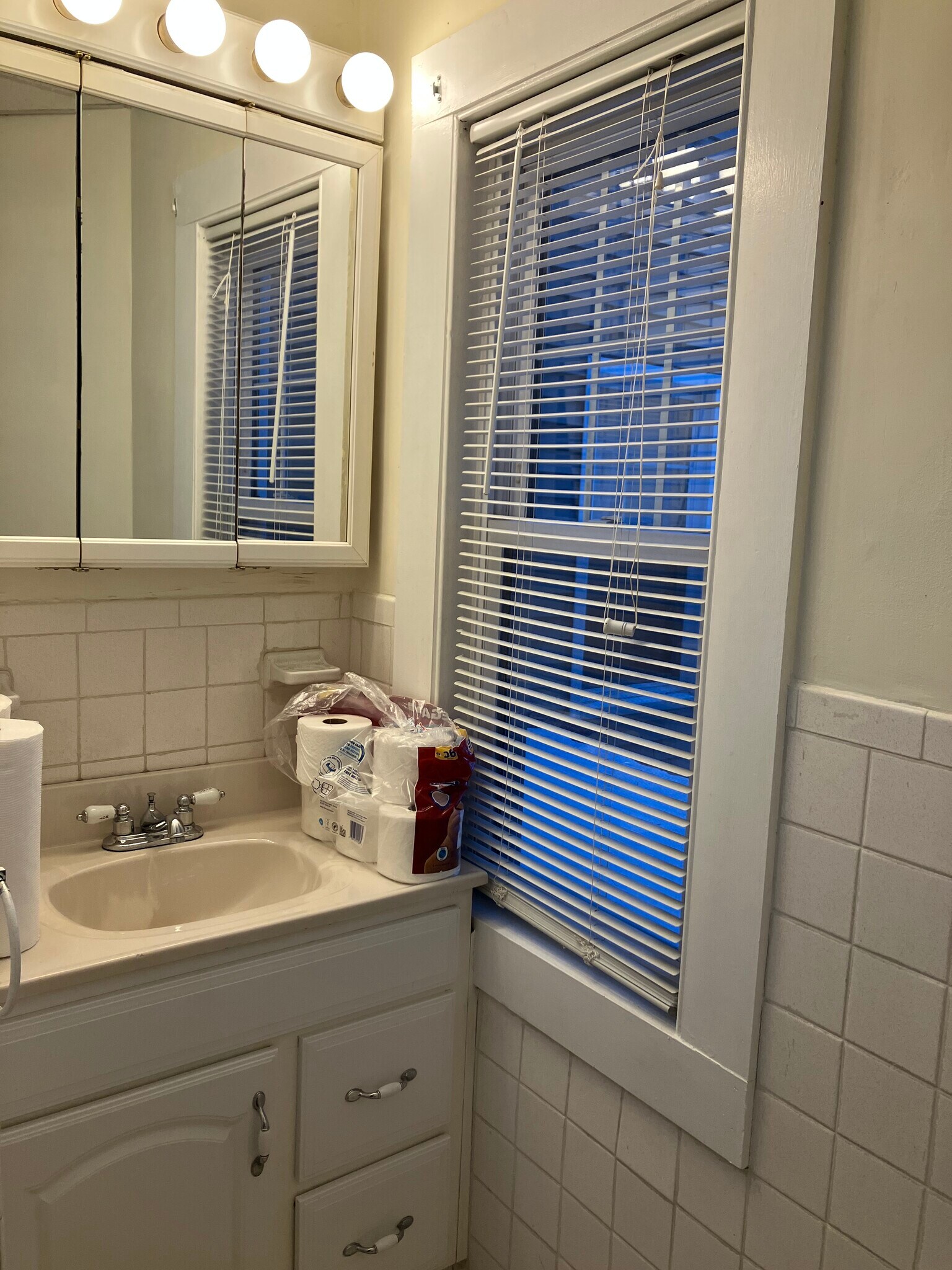 Building Photo - 2 Devereaux St