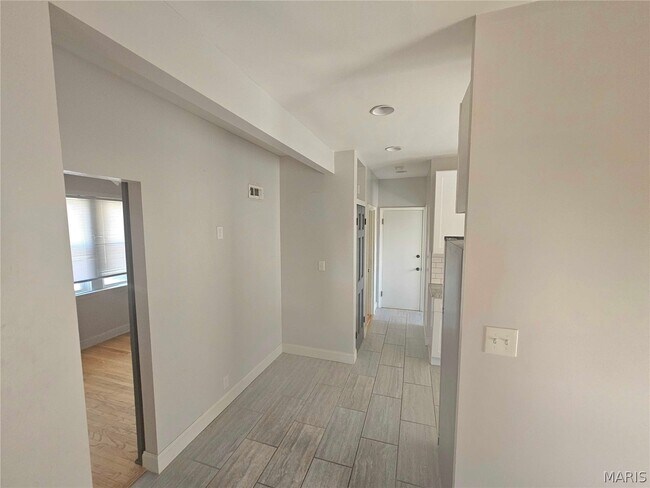 Building Photo - 4634 Ray Ave