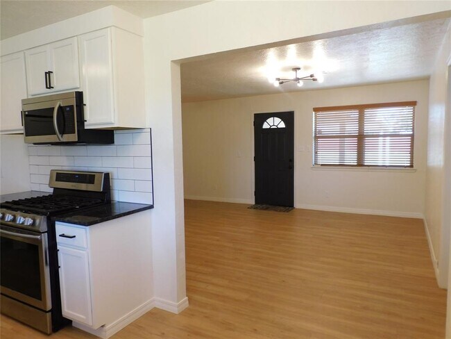 Building Photo - 728 SW 1st St