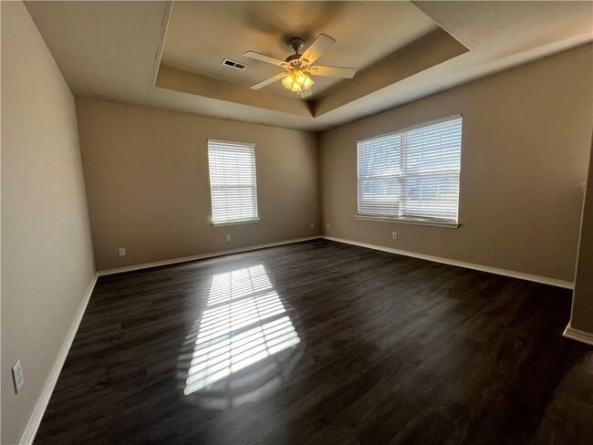 Building Photo - 650 Appleridge Dr