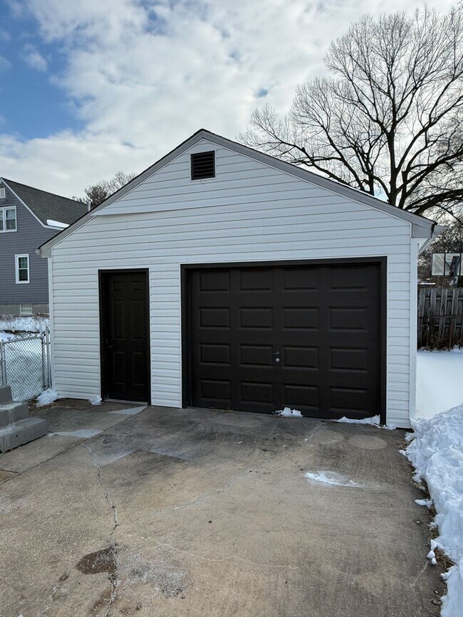 Building Photo - Beautiful 3 Bedroom Single-Family Home in Essex, MD