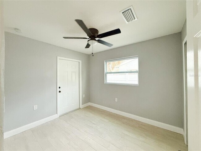 Building Photo - 14000 Miramar Ave