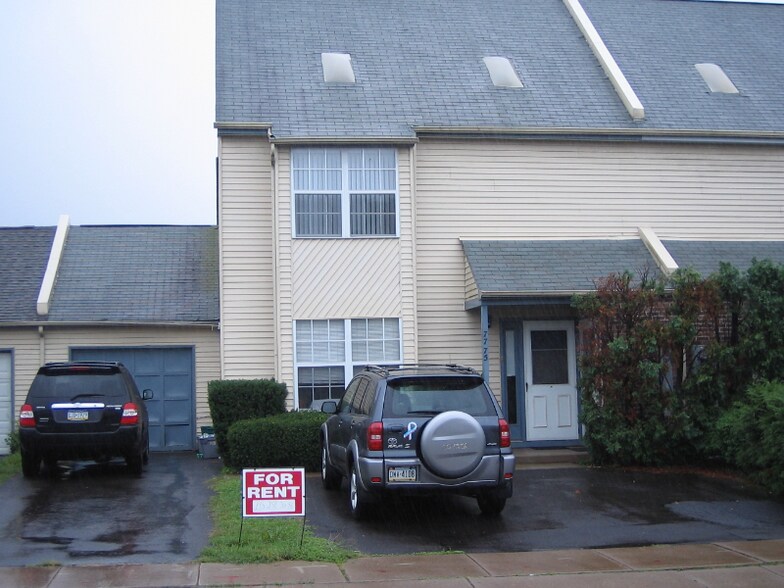 Primary Photo - 77 Sandybrook Dr