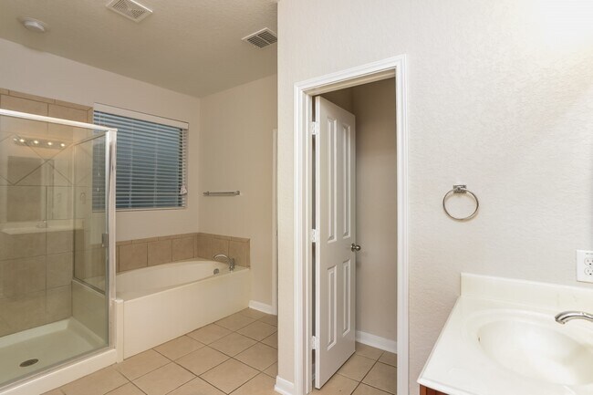 Building Photo - 4807 Barboli St