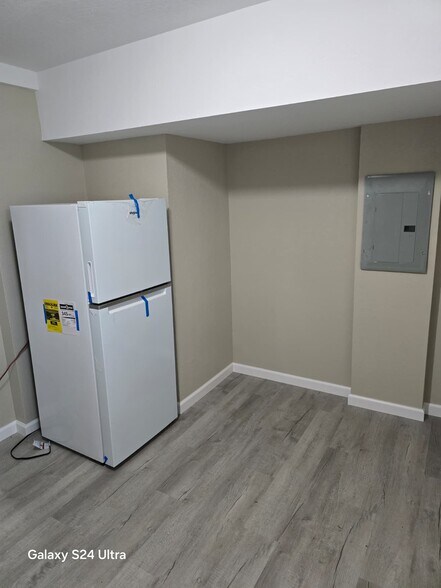 Building Photo - 112 Tacoma Rd