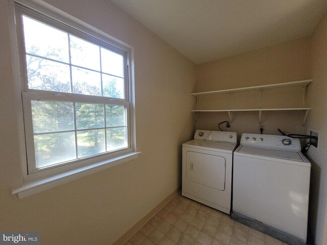 Building Photo - 211 Dean Dr