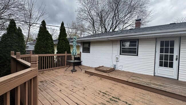 Building Photo - 3535 Robey Ave