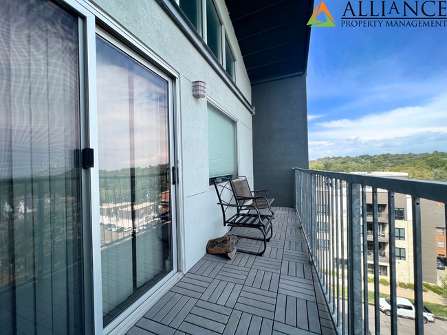 Building Photo - Maintenance Free Living ~ Close to KSU & Aggieville ~ Pet Friendly