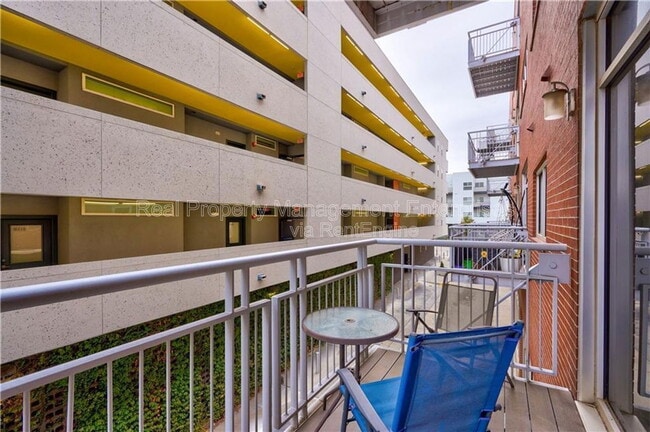 Building Photo - 1 NE 2nd St