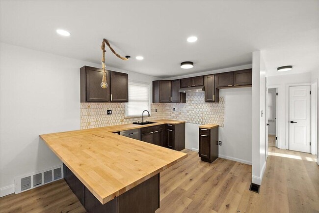 Building Photo - 6106 Oldtown St