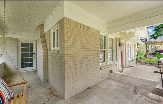 Building Photo - 1667 Sylvan Rd SW