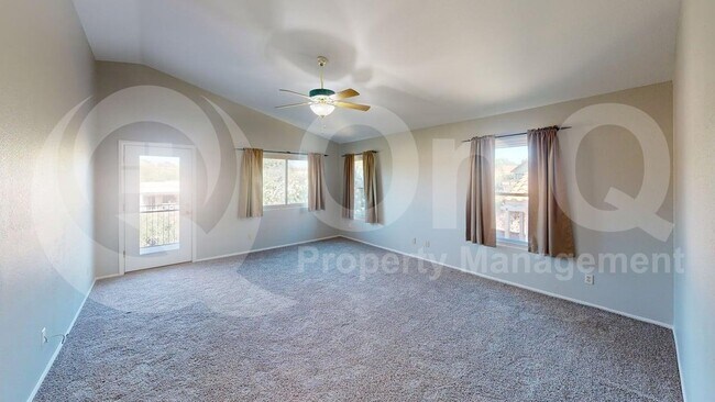 Building Photo - 874 W Port Royal Pl