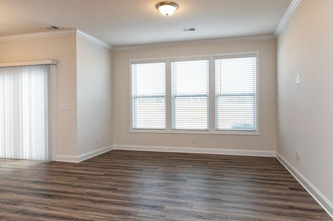 Building Photo - AVAILABLE NOW, Beautiful Greer home! PRICE REDUCTION, OFFERING ONE FULL MONTH RENT FREE!!