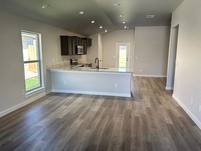 Building Photo - 3 bed 2 bath - Frenship ISD