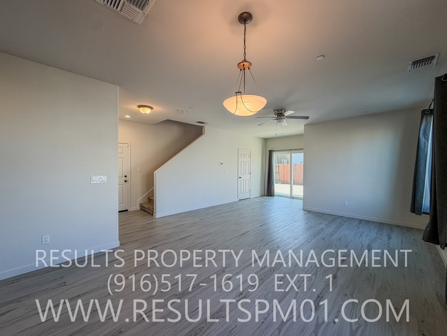 Building Photo - Stunning 4 Bedroom Home in Winding Meadow Village