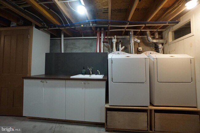 Building Photo - 1707 N Howard St