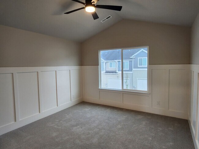 Building Photo - Newer 3 Bd 2.5 Ba Townhome in Herriman