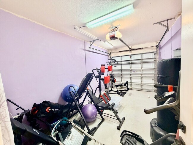 Building Photo - 400 SW 15th Dr