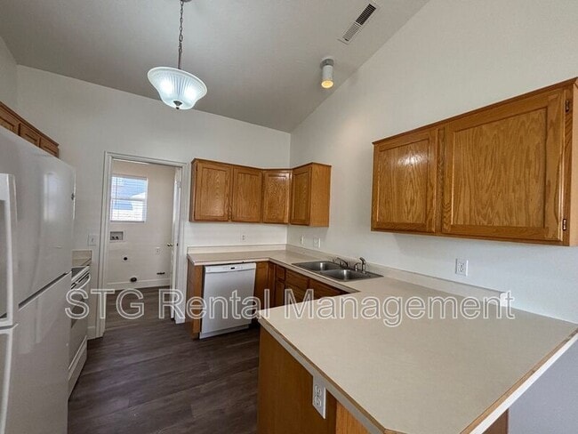 Building Photo - 2048 W 30 S