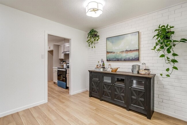 Building Photo - 1701 Larkspur Dr