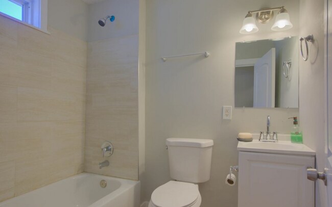 Building Photo - "Charming 3-Bedroom Home on Wilmington Highway!"