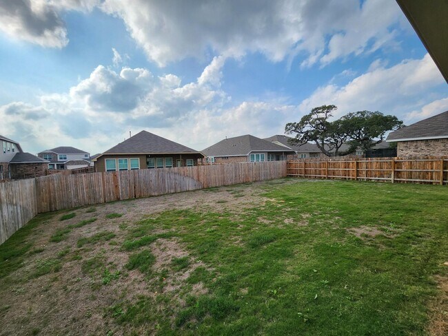 Building Photo - 3036 SF Home - 6 BR/3 BA with THREE-CAR GARAGE - BULVERDE!!!