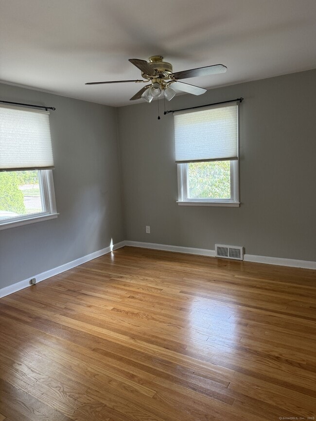 Building Photo - 21 Mettler St