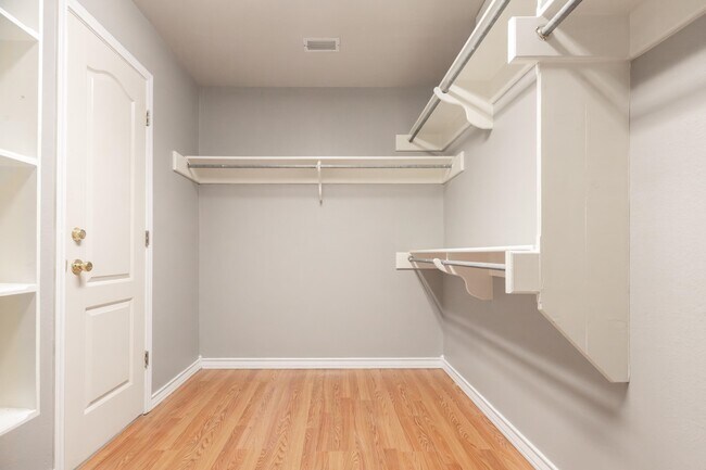 Building Photo - 312 Cambridge Loop