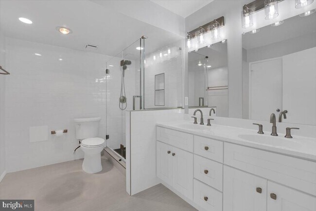 Building Photo - 309 Yoakum Pkwy