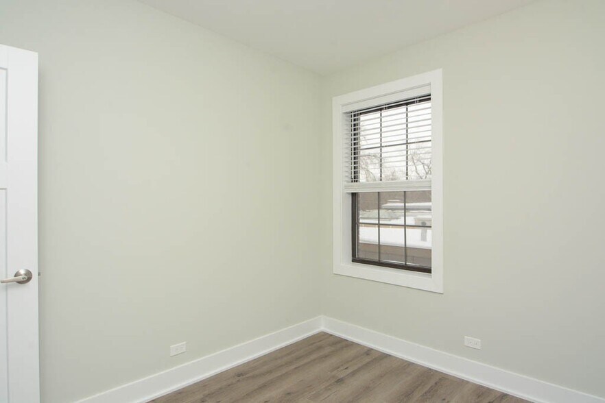 Building Photo - 725 St Johns Ave