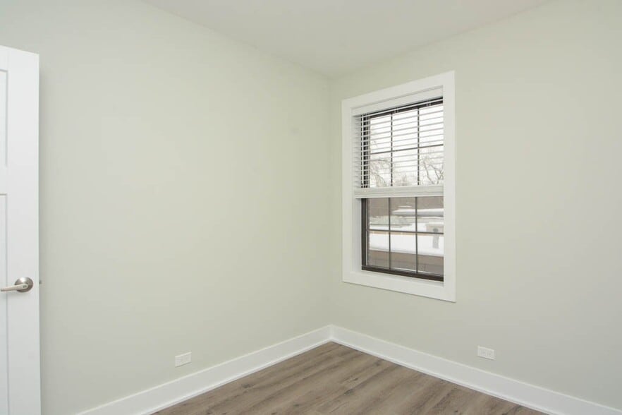 Building Photo - 730 St Johns Ave