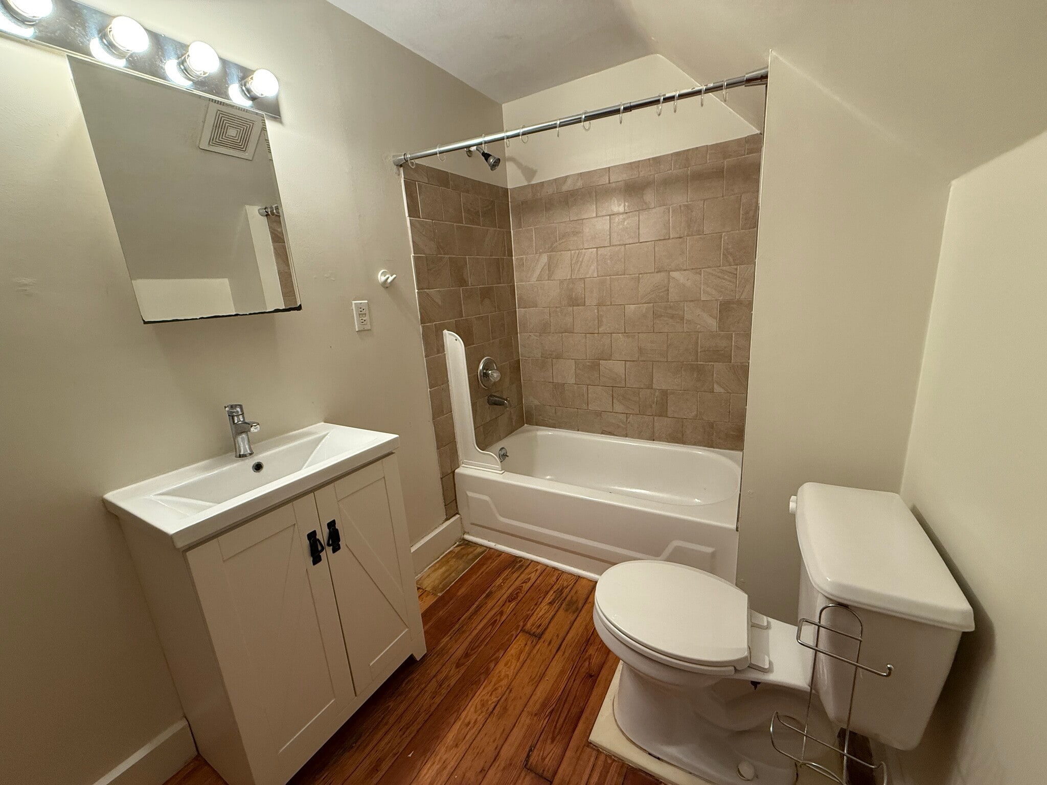 Building Photo - 133 Parker St