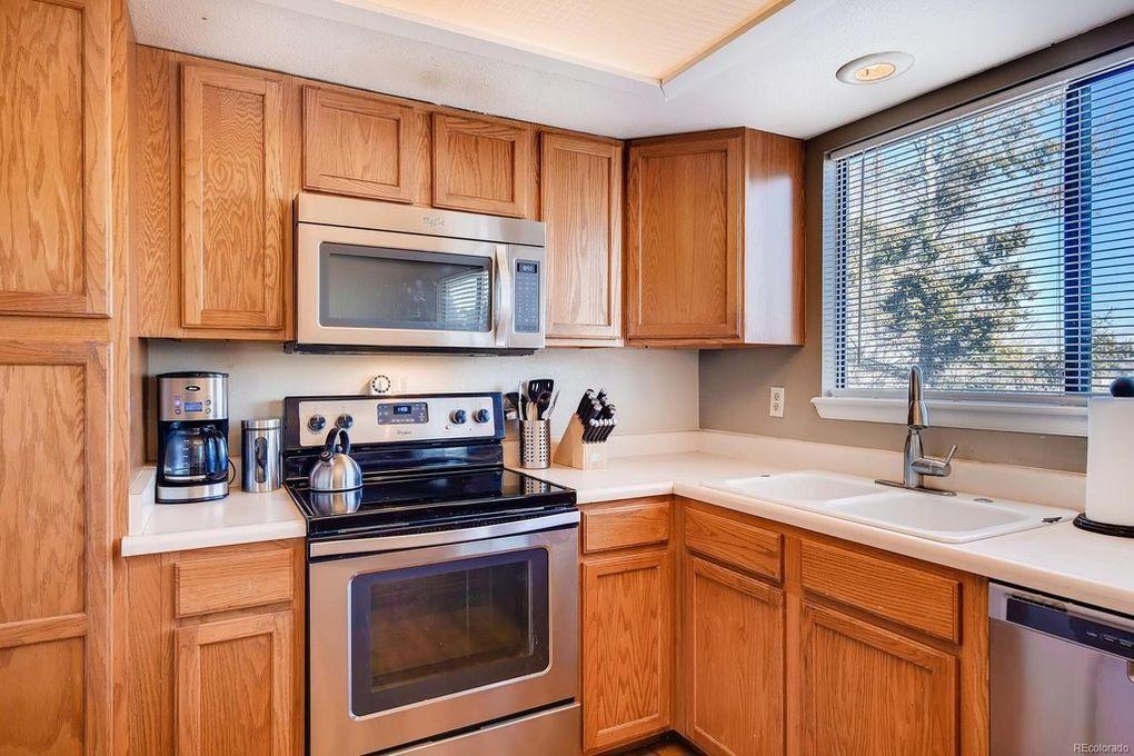Kitchen with stainless steel appliances. - 513 Southpark Rd
