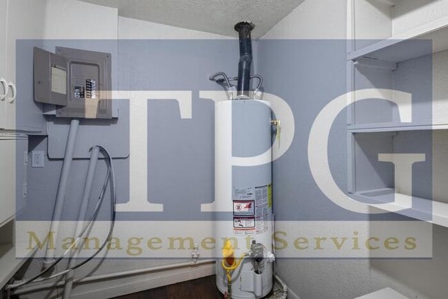 Building Photo - Newly Renovated, Pet Friendly Home in KCMO!